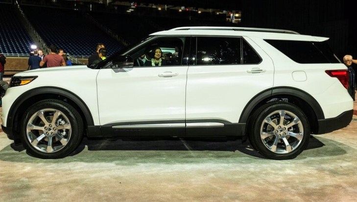 2020-Ford-Explorer-side-view~2